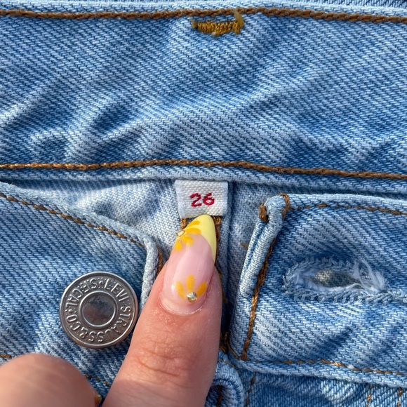 Women’s Levi’s Denim Shorts - Picture 4 of 5